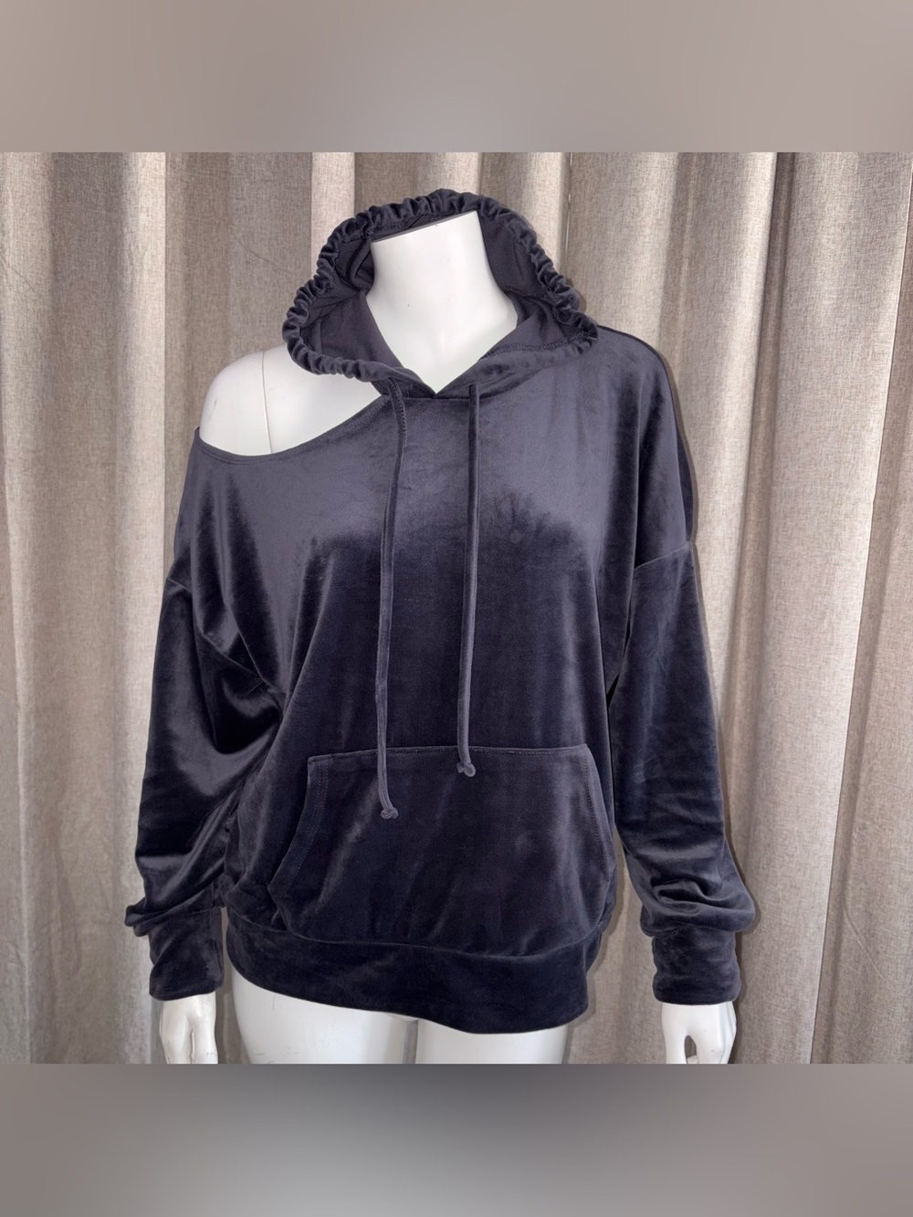 COZIE by Pink Rose SZ M Off-Shoulder Velvet Hoodie in Gray KANGAROO POCKET